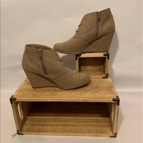 Universal Thread Bessie Taupe Bootie - Picture 4 of 11